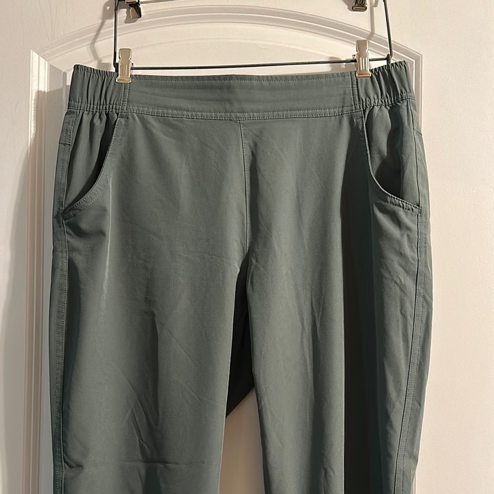 Eddie Bauer Women’s Green Travel Pants